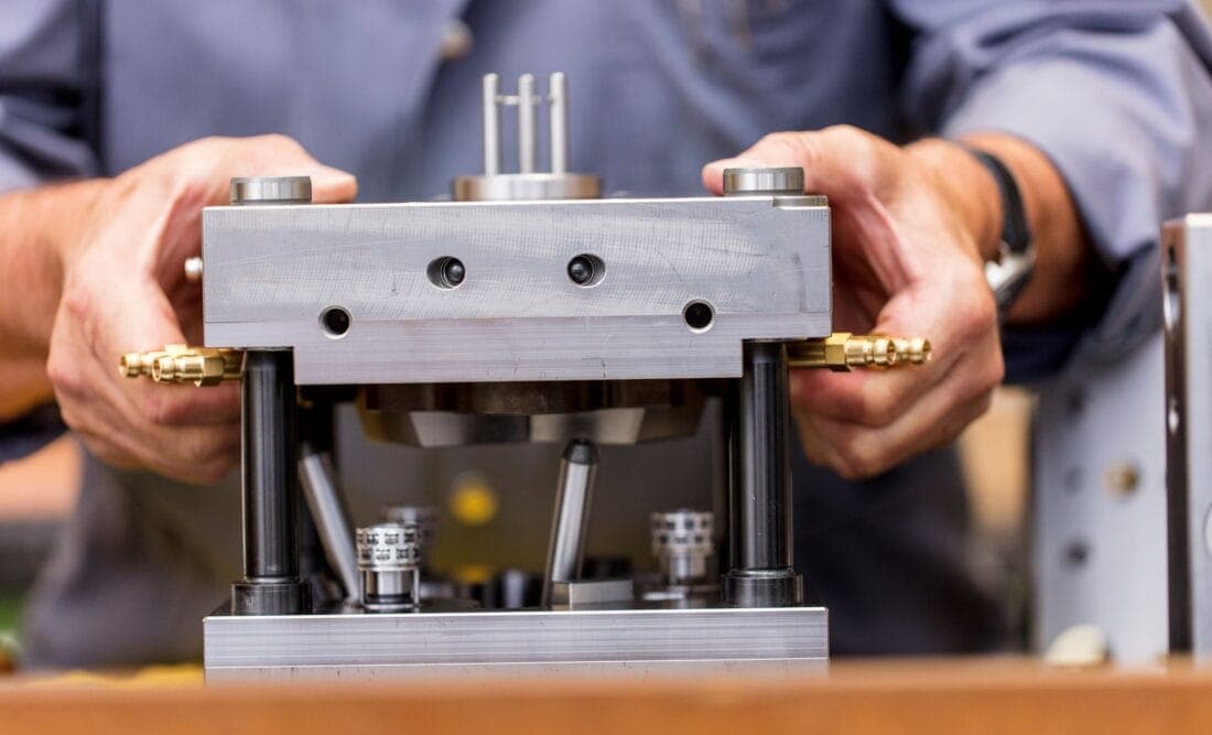 Werkzeugzusammenbau-elfo-1100x667